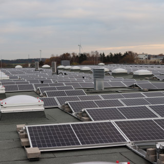 Solaranlage auf dem Dach des Balneons