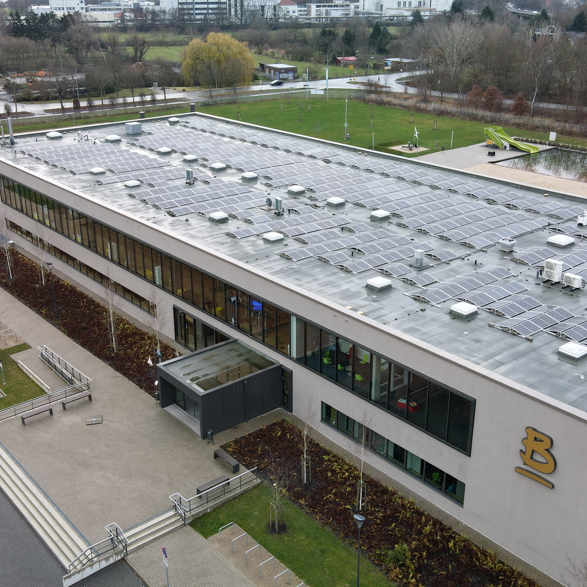 Solaranlage auf dem Dach des Balneons