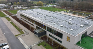 Solaranlage auf dem Dach des Balneons